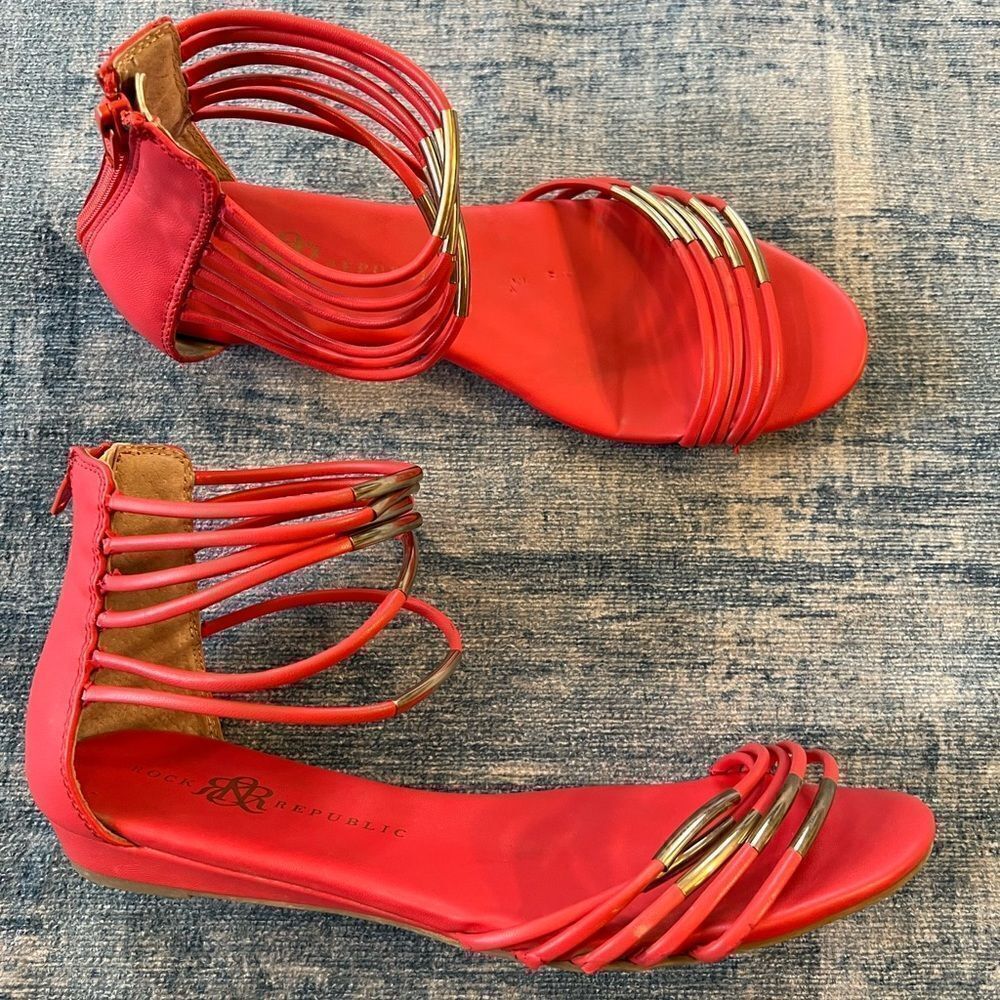 Rock & Republic Coral Gold Tone Accent Strappy Back Zip Sandals Approx Size 11.5
